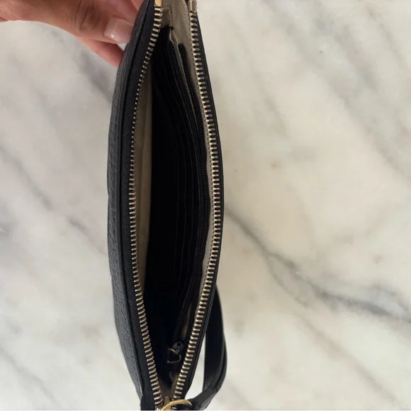 GUCCI BLACK LEATHER CLUTCH - Picture 4 of 6